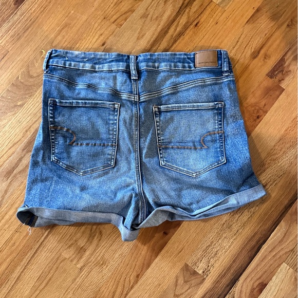 American Eagle Jean Shorts Size 16Curvy High Rise Shortie Light Wash Distressed - Picture 2 of 5